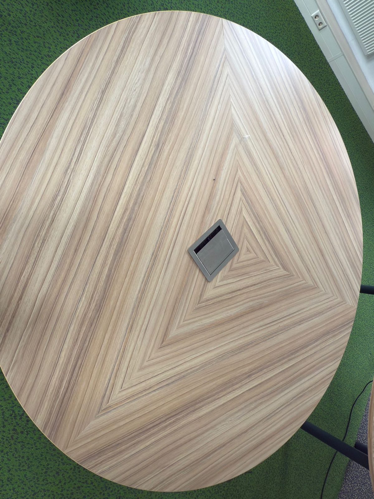 Conference table with power socket – diameter 200xH75 cm, ST04410 - Image 2