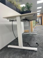 Drentea – Adjustable desk with crank, power socket and cable management – 160x80xH65-89 cm, ST04443 - Image 9