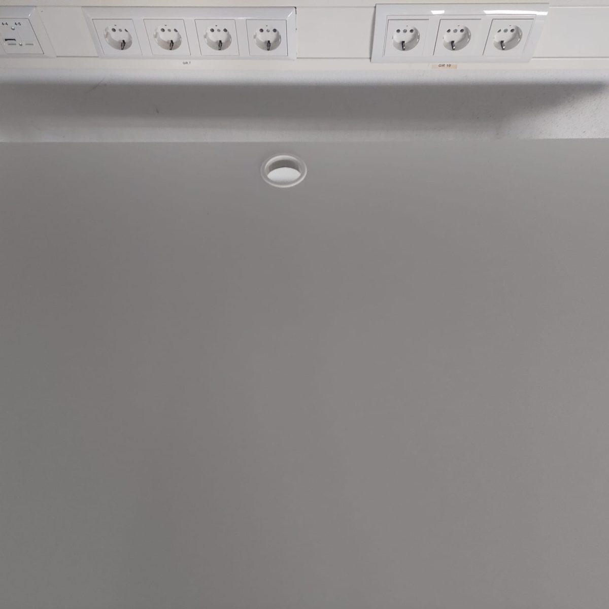 Palmberg – Adjustable desk with crank and cable management – 120x80xH64-84 cm, ST03299 - Image 8