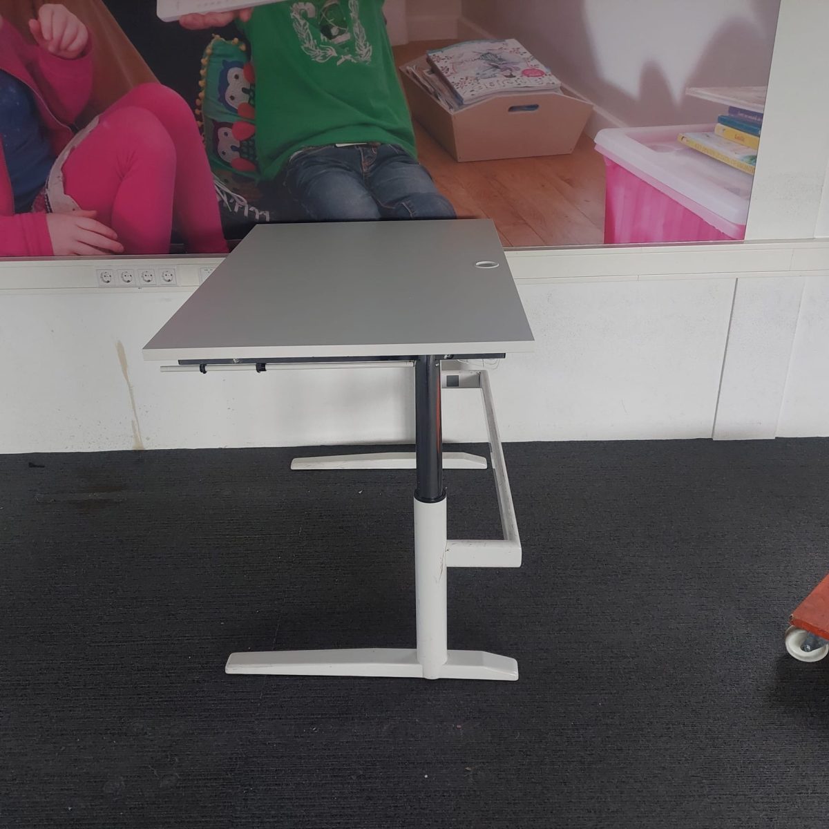 Palmberg – Adjustable desk with crank and cable management – 120x80xH64-84 cm, ST03299 - Image 9