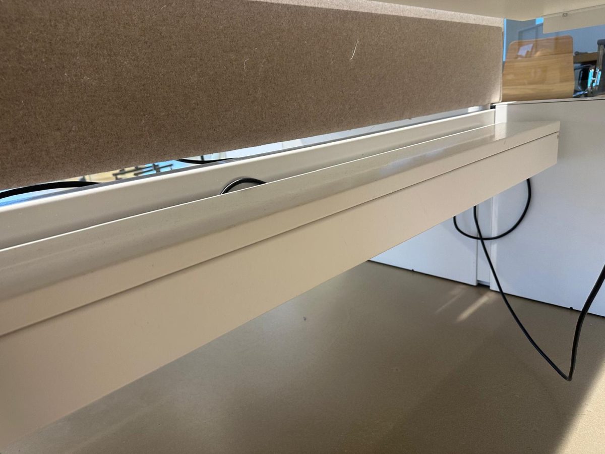 Voortman – Electric sit-stand duo-desk with cable management , power socket and divider – 160x80xH65-130 cm, ST04450 - Image 18