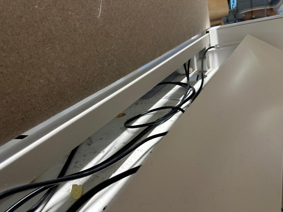 Voortman – Electric sit-stand duo-desk with cable management , power socket and divider – 160x80xH65-130 cm, ST04450 - Image 17