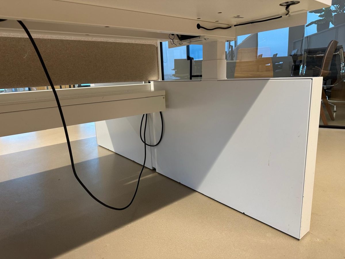 Voortman – Electric sit-stand duo-desk with cable management , power socket and divider – 160x80xH65-130 cm, ST04450 - Image 7