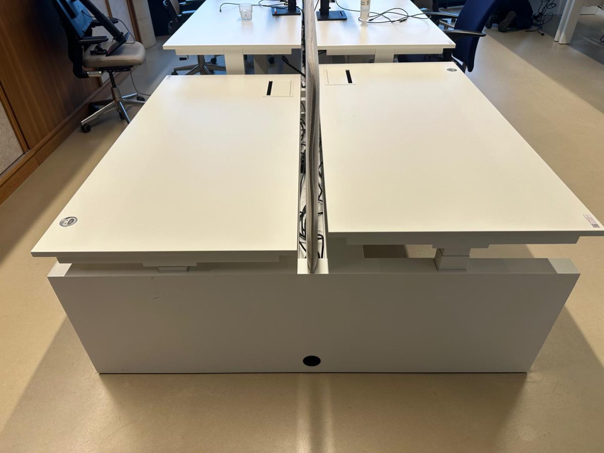 Voortman – Electric sit-stand duo-desk with cable management , power socket and divider – 160x80xH65-130 cm, ST04450 - Image 2