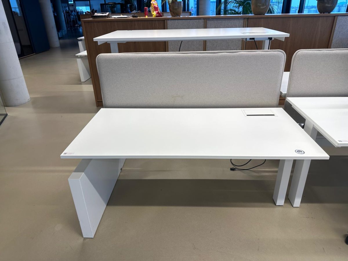 Voortman – Electric sit-stand duo-desk with cable management , power socket and divider – 160x80xH65-130 cm, ST04450 - Image 4