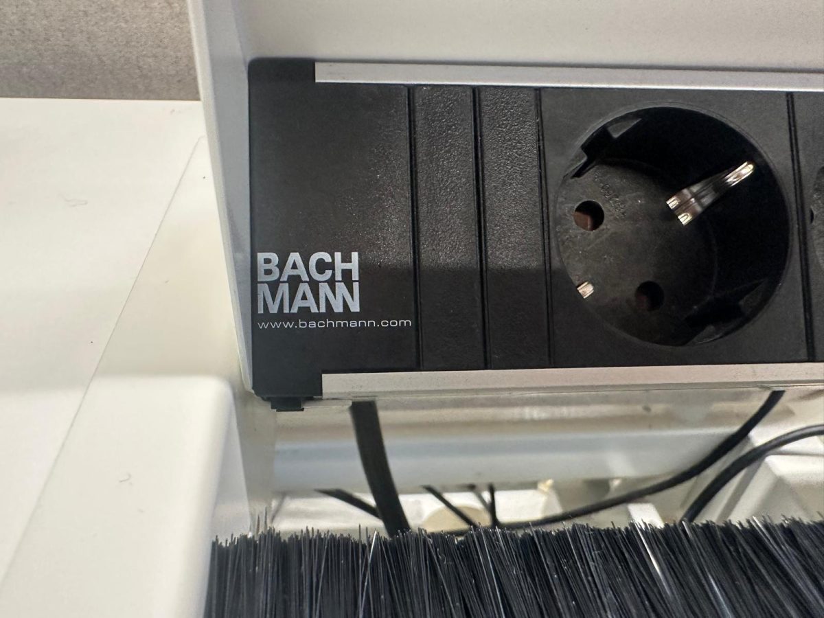 Voortman – Electric sit-stand duo-desk with cable management , power socket and divider – 160x80xH65-130 cm, ST04450 - Image 22