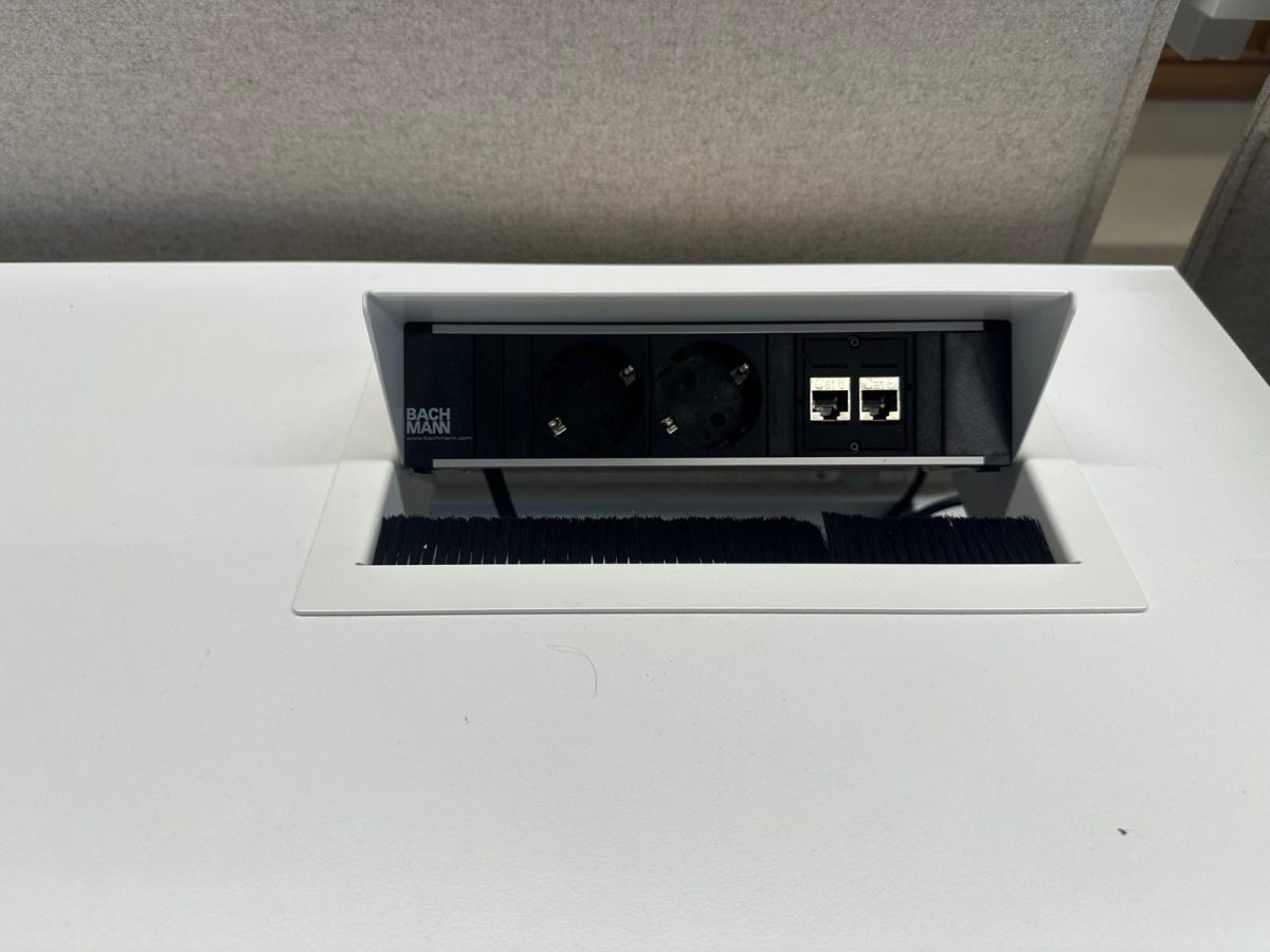 Voortman – Electric sit-stand duo-desk with cable management , power socket and divider – 160x80xH65-130 cm, ST04450 - Image 15