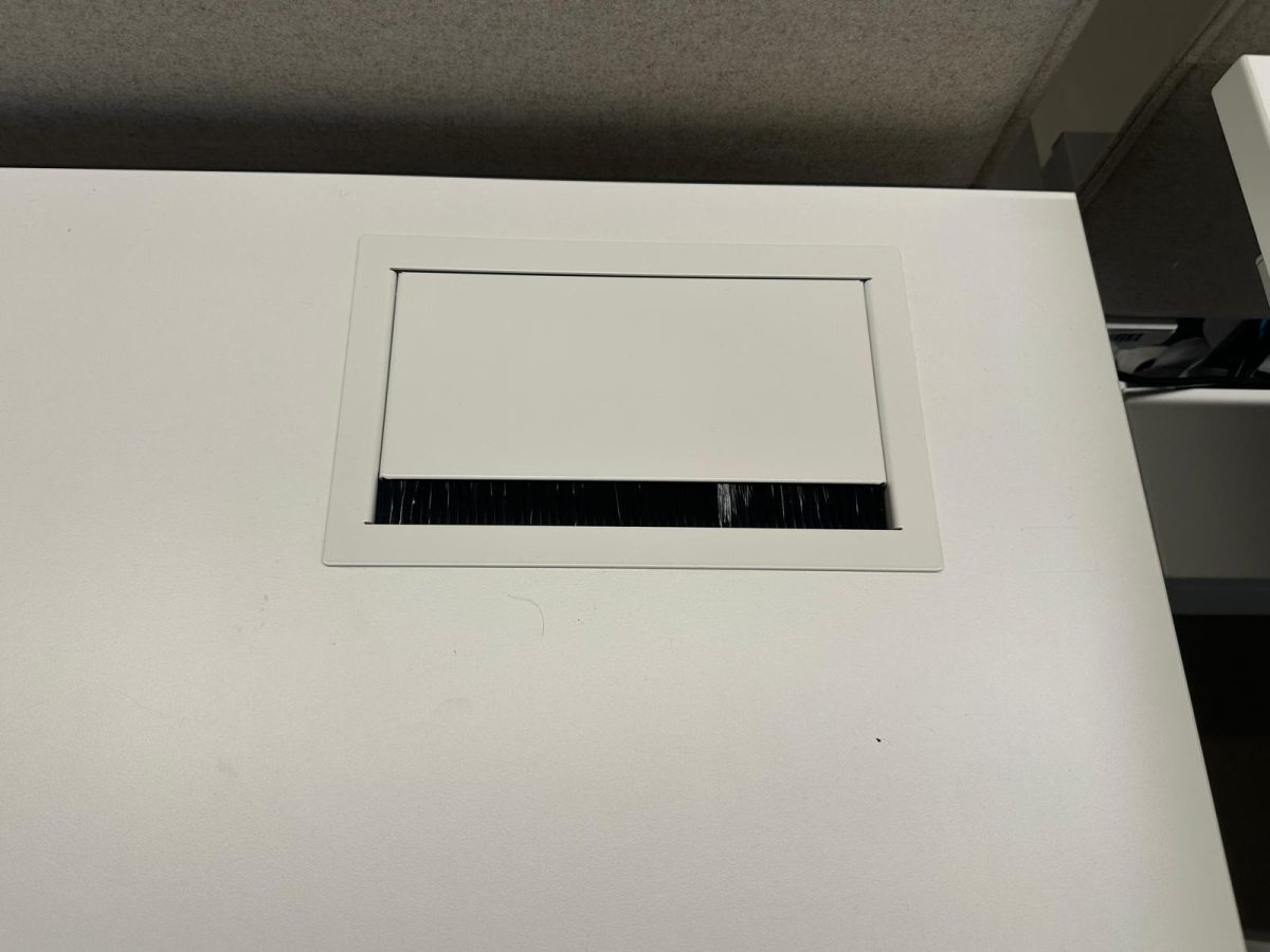 Voortman – Electric sit-stand duo-desk with cable management , power socket and divider – 160x80xH65-130 cm, ST04450 - Image 12