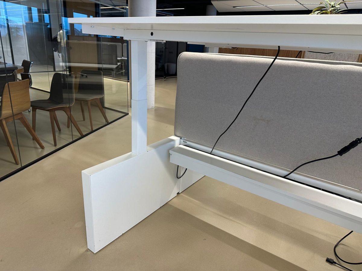 Voortman – Electric sit-stand duo-desk with cable management , power socket and divider – 160x80xH65-130 cm, ST04450 - Image 5