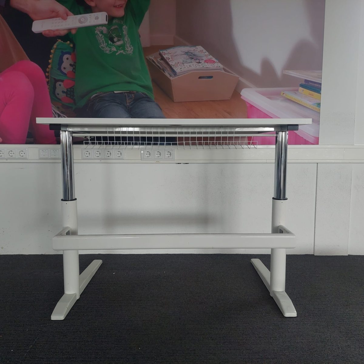 Palmberg – Adjustable desk with crank and cable management – 120x80xH64-84 cm, ST03299 - Image 4