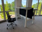 SET - Electric sit-stand duo-desk – 160x80xH64-129 cm with cable management, divider ( black ) and 2x Euroseats Curv Deluxe Ergonomic chair , ST04715 - Image 4