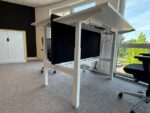 SET - Electric sit-stand duo-desk – 160x80xH64-129 cm with cable management, divider ( black ) and 2x Euroseats Curv Deluxe Ergonomic chair , ST04715 - Image 10