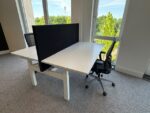 SET - Electric sit-stand duo-desk – 160x80xH64-129 cm with cable management, divider ( black ) and 2x Euroseats Curv Deluxe Ergonomic chair , ST04715 - Image 6