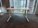 Sedus - Adjustable desk with crank, cable management and BachMann power socket – 140x80xH62-86 cm, ST04689 - Image 2