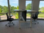 SET - Electric sit-stand duo-desk – 160x80xH64-129 cm with cable management, divider ( black ) and 2x Euroseats Curv Deluxe Ergonomic chair , ST04715 - Image 2