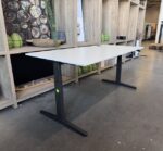 Ahrend - Adjustable desk with crank + cable tray + wireless charger - 160x80xH62-88.5 cm, ST04869 - Image 4