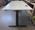 Ahrend - Adjustable desk with crank + cable tray + wireless charger - 160x80xH62-88.5 cm, ST04869 - Image 5